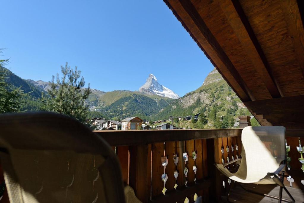 Апартаменты Chalet Kisseye With Heated Pool And Matterhorn Views Церматт Номер фото